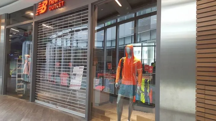 Transparent Polycarbonate Shutter for Retail Shop